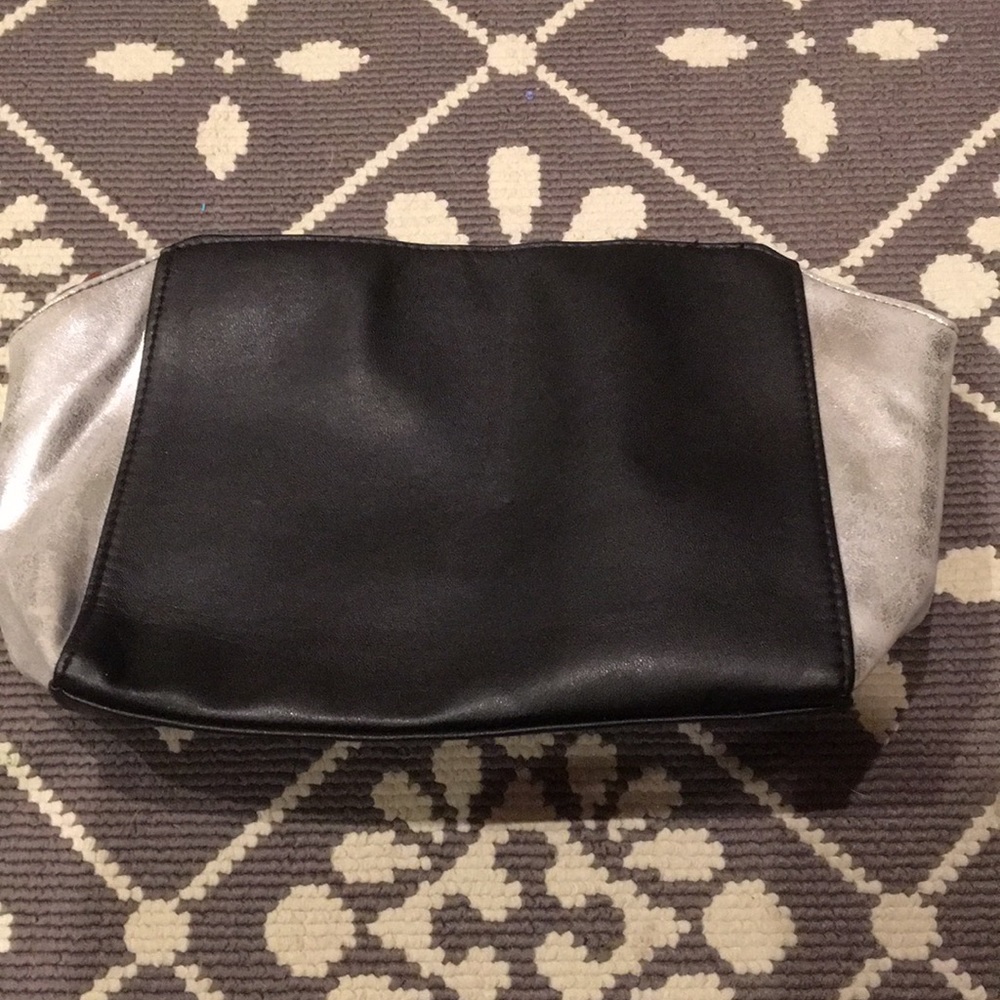 Black clutch